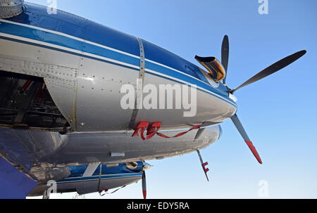 Retro-DC-3 Flugzeug Propellermaschine und Nase anzeigen Stockfoto