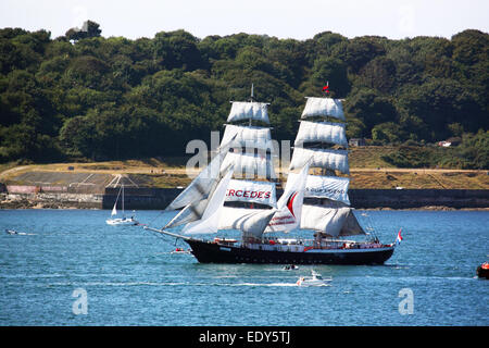 Die Brigantine "Mercedes" verlässt Falmouth, Cornwall zu Jahresbeginn 2014 Tall Ships Race am 31. August. Stockfoto