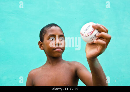 Cienfuegos, Kuba-Straße Baseball-Spieler Stockfoto