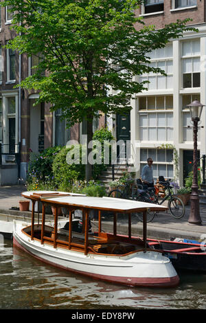 Traditionelle Ausflugsboot, Egelantiersgracht, Amsterdam, Noord-Holland, Niederlande, Europa Stockfoto