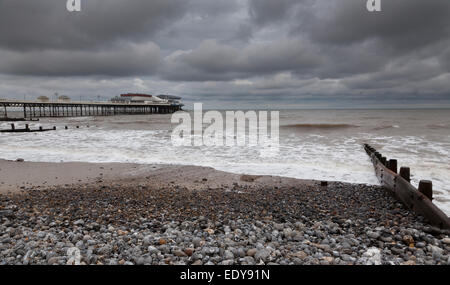 Ein stürmischer Tag in Cromer Beach, Norfolk, Großbritannien Stockfoto