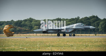 Fairford, Vereinigtes Königreich - 21. Juli 2013: A polnische MIG-29 Kampfjet anzeigen bei der Royal International Air Tattoo Stockfoto