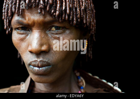 Frau aus dem Stamm Hamer (Äthiopien) Stockfoto