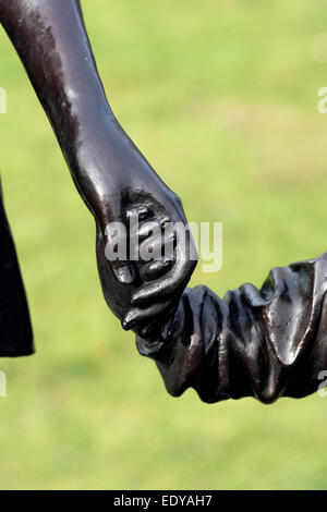 Detail der Skulptur "A Real Birmingham Familie" von Gillian Wearing, Birmingham, UK Stockfoto