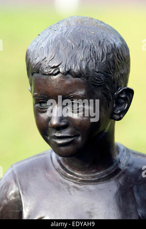 Detail der Skulptur "A Real Birmingham Familie" von Gillian Wearing, Birmingham, UK Stockfoto