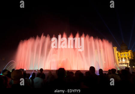 Nachtansicht der magische Brunnen-Licht-Show in Barcelona, Spanien Stockfoto