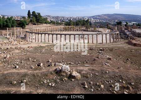 Ovale Forum, alte römische Stadt Jerash, Teil der Dekapolis, Jerash, Jerash Governorate, Jordanien Stockfoto