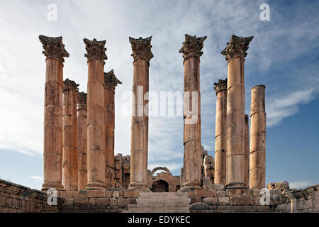 Spalten, Artemis-Tempel, gebaut im 2. Jahrhundert N.Chr., antike römische Stadt Jerash, Bestandteil der Dekapolis, Jerash Stockfoto