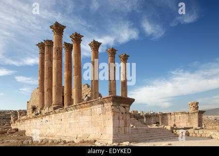 Spalten, Artemis-Tempel, gebaut im 2. Jahrhundert N.Chr., antike römische Stadt Jerash, Bestandteil der Dekapolis, Jerash Stockfoto