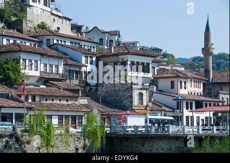 Traditionelle Häuser in der Mangalemviertel Quartal, UNESCO-Weltkulturerbe, Berat, Albanien Stockfoto