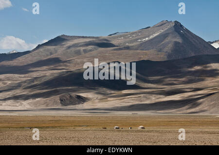 Jurte auf dem Pamir Highway M41, die Pamir-Gebirge auf der Rückseite, Gorno-Badakhshan autonome Provinz, Tadschikistan Stockfoto