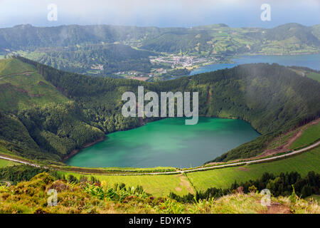 Lagoa do Canario und Lagoa Azul, Caldeira Das Sete Cidades, Sao Miguel, Azoren, Portugal Stockfoto