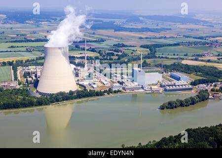 Luftaufnahme, Pflanzen EON Kernkraftwerk Isar I und Isar II mit Reaktorgebäude und Kühlung Turm an der Isar Essenbach Stockfoto