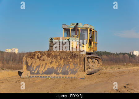 Gelbe Bulldozer auf der Baustelle Stockfoto