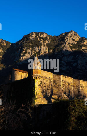 Sonnenuntergang in Villefranche-de-Conflent, Vauban entworfen befestigte Stadt am Zusammenfluss der Flüsse Tet & Cady in den Pyrenäen Stockfoto