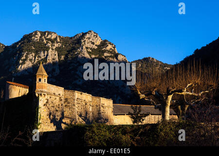 Sonnenuntergang in Villefranche-de-Conflent, Vauban entworfen befestigte Stadt am Zusammenfluss der Flüsse Tet & Cady in den Pyrenäen Stockfoto