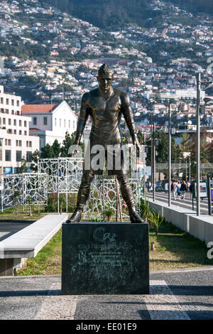 Statue von CR7 Cristiano Ronaldo (Real Madrid) im Hafen von seiner Heimatstadt Funchal, Madeira. Stockfoto