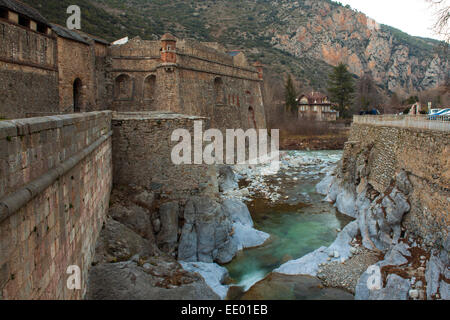 Villefranche-de-Conflent, ein Vauban entworfen befestigte Stadt am Zusammenfluss der Flüsse Tet & Cady in den Pyrenäen-Orientales Stockfoto