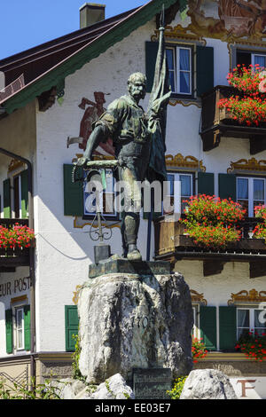 Schmied von Kochel Denkmal Vor Dem Gasthof Zu Post, Kochel bin, siehe, Smith von Kochel Denkmal in Oberbayern, Bayern, Deutschland Stockfoto