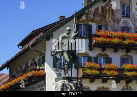 Schmied von Kochel Denkmal Vor Dem Gasthof Zu Post, Kochel bin, siehe, Smith von Kochel Denkmal in Oberbayern, Bayern, Deutschland Stockfoto