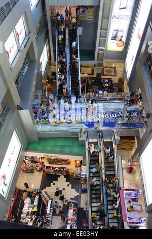 Rolltreppen, innen, innere, MBK Mahboonkrong, shopping Center, Bangkok, Thailand, Südostasien. Stockfoto