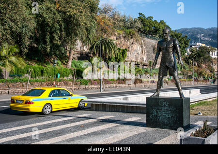 Statue von CR7 Cristiano Ronaldo (Real Madrid) im Hafen von seiner Heimatstadt Funchal, Madeira. Stockfoto