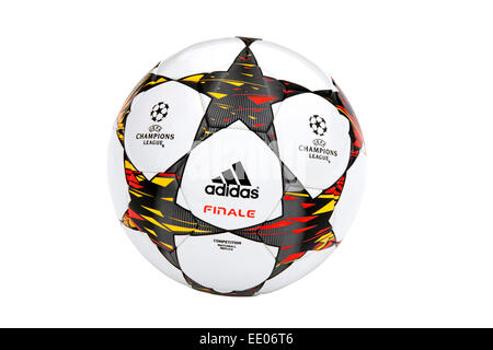 Die adidas Finale 2014/2015 UEFA Champions League Ball isoliert auf weißem Hintergrund Stockfoto