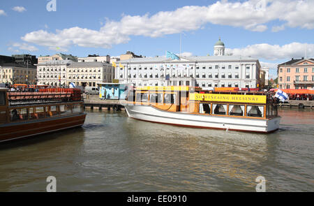 Stromma Sightseeing-Boot im Hafen von Helsinki Stockfoto