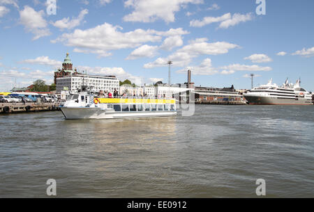 Stromma Sightseeing-Boot im Hafen von Helsinki Stockfoto