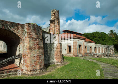 Dominikanische Republik, Südwesten, Boca de Nigua, Ortsgemeinde Villa Maria, Ruinen der alten Zuckerfabrik (Ingenio de Boca Nigua) Stockfoto