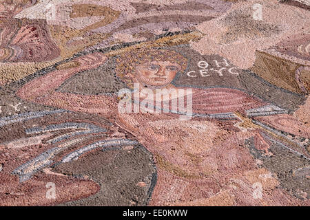 Römisches Mosaik in das Haus des Theseus, Nea Paphos, westlichen Zypern.  Detail des Mosaiks Darstellung Theseus den Minotaurus erschlagen. Stockfoto