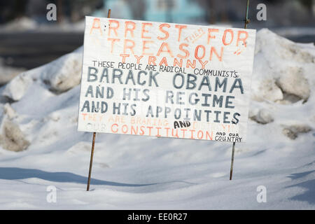 Rechter Flügel Anti-Obama politische Zeichen im Hof eines Hauses in Nord-Pulver, Oregon. Stockfoto