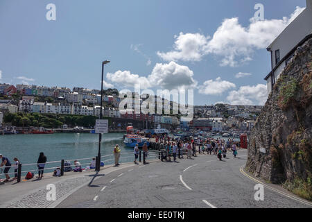 An einem sonnigen Nachmittag aus Overgang Brixham Torbay Devon England UK anzeigen Stockfoto