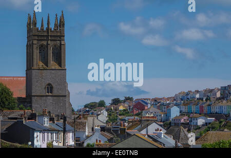 Blick auf Kirche und Häuser Brixham Torbay "Englische Riviera" Devon England UK Häuser und Kirche Stockfoto