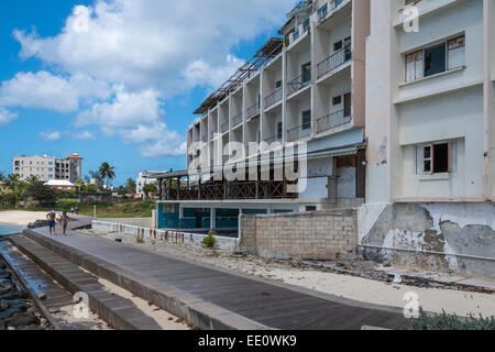 Verlassener Strand Vorderhaus in Hastings an der Südküste von Barbados - nur zur redaktionellen Nutzung Stockfoto