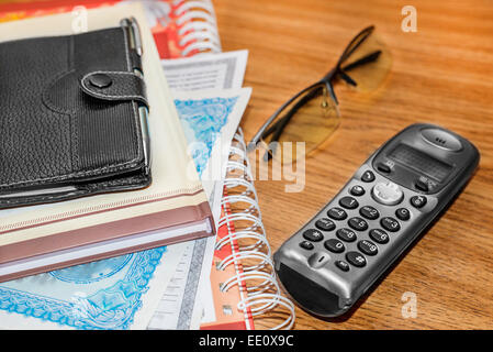 Gläser-Stift auf den Tisch und pads Stockfoto