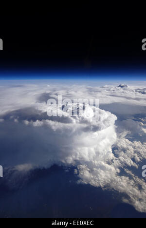 Sturm-Zelle aus großer Höhe Flugzeug Stockfoto