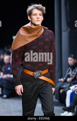 Das alte Büro, London UK sortieren. 12. Januar 2015. Xander Zhou Catwalk Show im Londoner Sammlungen: Männer-Herbst-Winter-2015. Bildnachweis: Chris Yates/Alamy Live-Nachrichten Stockfoto