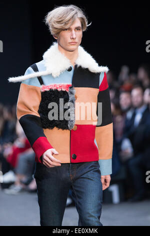 Das alte Büro, London UK sortieren. 12. Januar 2015. Xander Zhou Catwalk Show im Londoner Sammlungen: Männer-Herbst-Winter-2015. Bildnachweis: Chris Yates/Alamy Live-Nachrichten Stockfoto