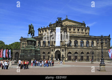 Deutschland, Sachsen, Dresden, Theaterplatz, Semperoper, Koenig Johann, Reiterstandbild Stockfoto