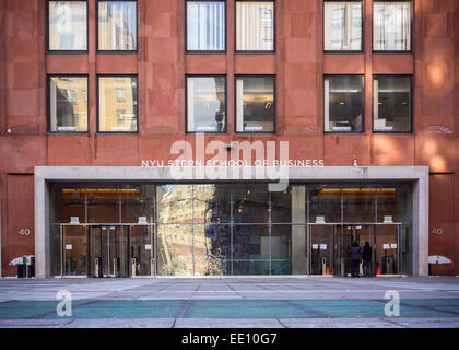 Der Eingang an der NYU Stern School of Business der New York University in Greenwich Village in New York am Donnerstag, 9. Januar 2014. (© Richard B. Levine) Stockfoto