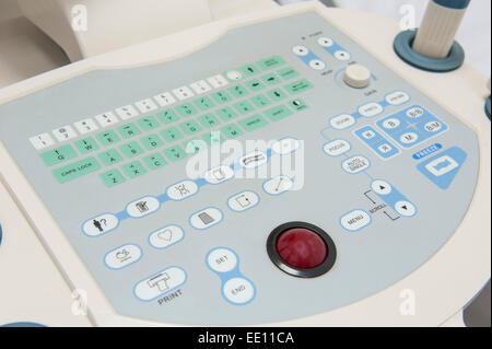 Nahaufnahme Detail eine Ultraschall-Scanner Maschine Bedientastatur im Klinikum Krankenhaus Stockfoto