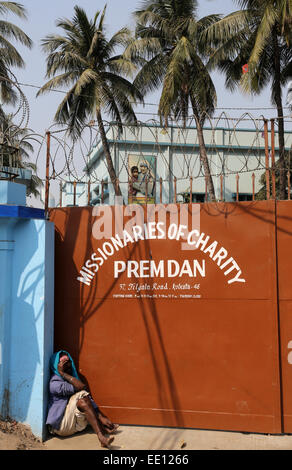 Die Inschrift am Eingang zum Prem Dan, eines der Häuser von Mutter Teresa in Kalkutta gegründet Stockfoto