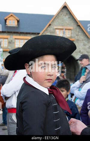 Junge Junge Gaucho gekleidet in traditioneller Kleidung Stockfoto