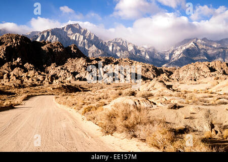Feldweg in Alabama Hills Sierra Nevada Bereich Kalifornien Stockfoto