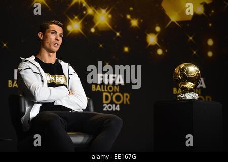 Zürich, Schweiz. 12. Januar 2015. CRISTIANO RONALDO (Portugal) während der Pressekonferenz im Kongresshaus in Zürich. Bildnachweis: Marcio Machado/ZUMA Draht/Alamy Live-Nachrichten Stockfoto