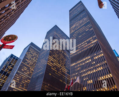 Gestapelte XYZ Türme: Exxon, McGraw Hill und Celanese. Drei Bürotürme gebaut als eine Erweiterung des Rockefeller Center Stockfoto