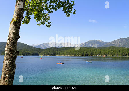 Der Eibsee Bei Garmisch Partenkirchen Im Sommer, der See Eibsee in der Nähe von Garmisch Partenkirchen im Sommer, Garmisch, Partenkirchen, Stockfoto