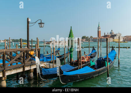 Gondeln, die Kirche San Giorgio Maggiore von Piazza San Marco, San Marco Viertel, Venedig, Veneto Region, Italien Stockfoto