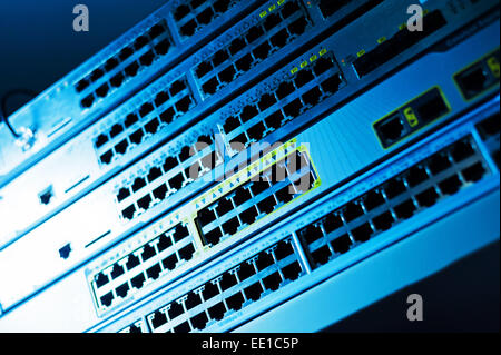 Netzwerk-Hub Kabel lan hautnah. Stockfoto